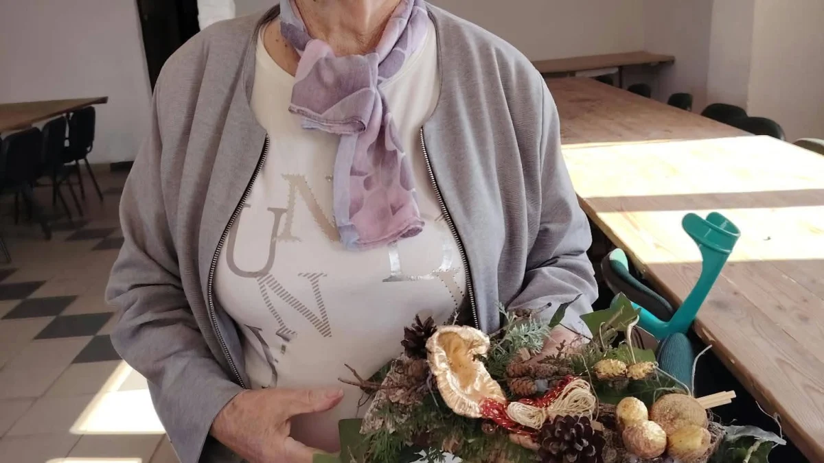 Jesienne stroiki z darów natury w Klubie Seniora – zdjęcie 1 z 7