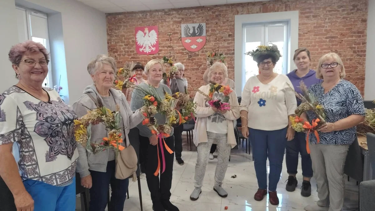 Jesienne wianki w Klubie Seniora – zdjęcie 1 z 9