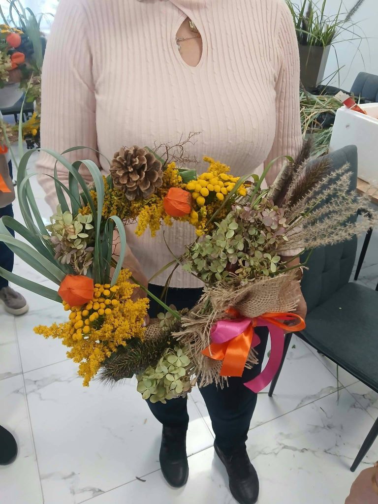 Jesienne wianki w Klubie Seniora – zdjęcie 7 z 9