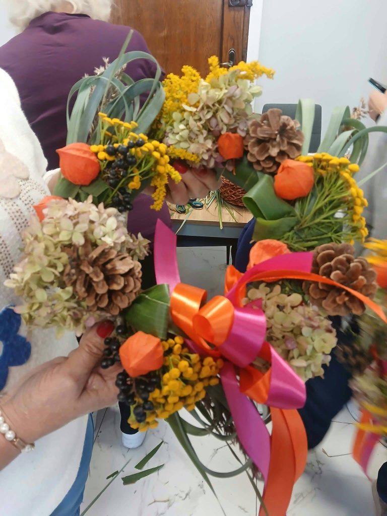 Jesienne wianki w Klubie Seniora – zdjęcie 8 z 9